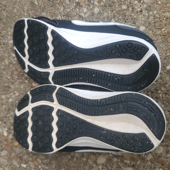 Nike Downshifter 7 Youth Sneakers Black White 13.5CW Athletic - Picture 7 of 8